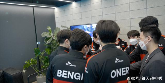 包含TL血洗DRX,Bin团战一打五激烈交锋入围赛,锁定晋级资格的词条 包含TL血洗DRX,Bin团战一打五激烈交锋入围赛,锁定晋级资格的词条