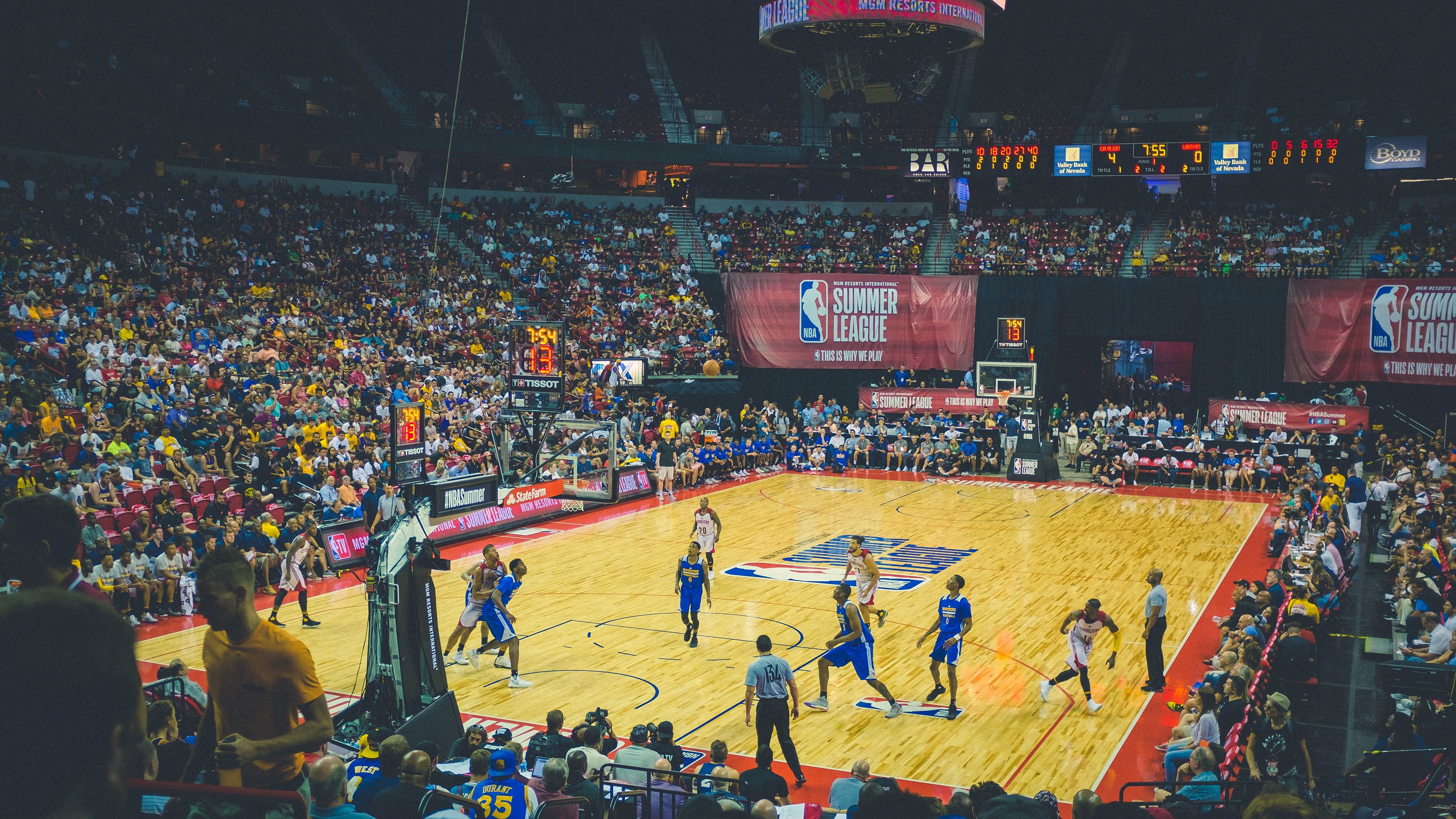 开云体育-老鹰猎杀猛龙！班凯罗史诗一战封神，冠军相已现？